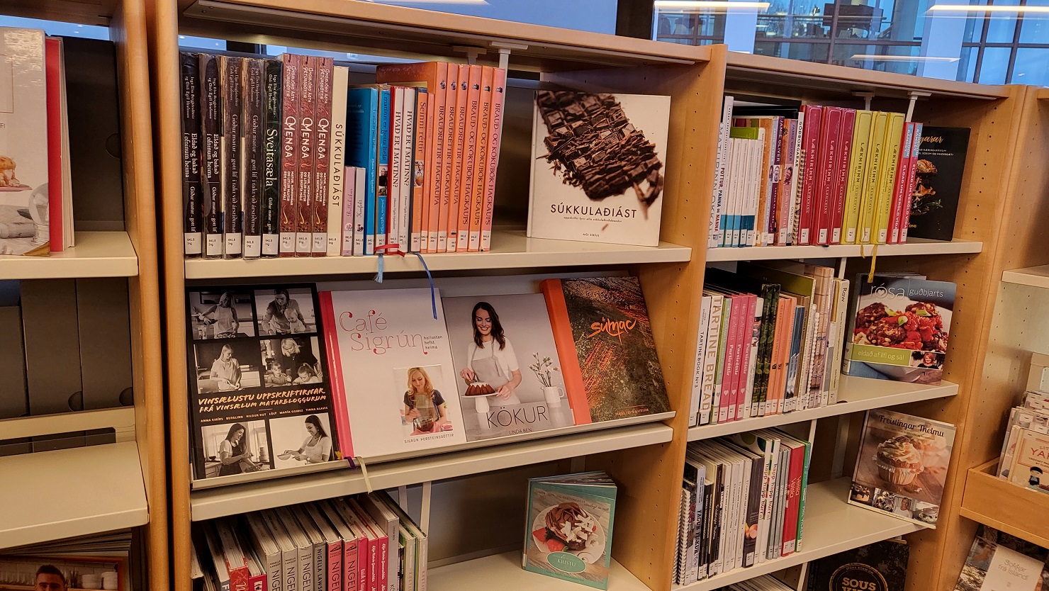 Cooking books in shelves