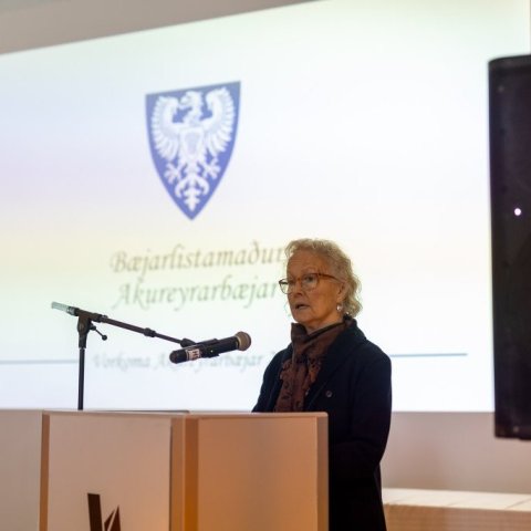 Rósa Kristín Júlíusdóttir kynnir bæjarlistamann Akureyrarbæjar 2024.